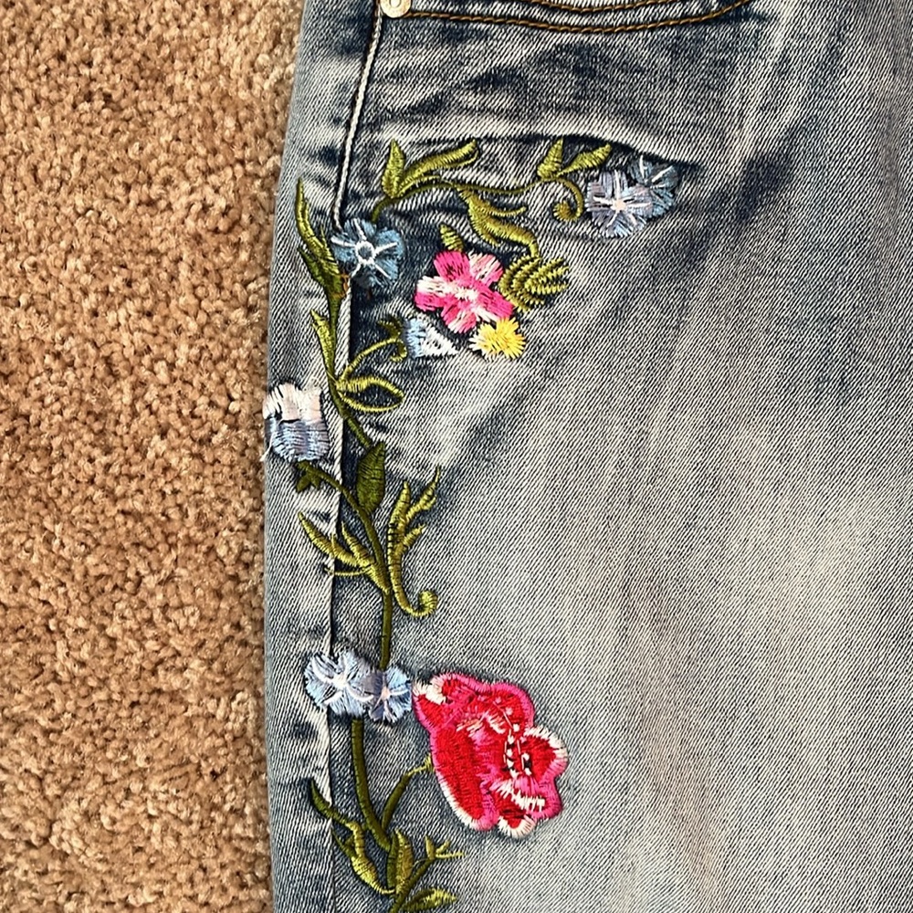 Floral Embroidered Flare Bell BottomJeans - Picture 5 of 12